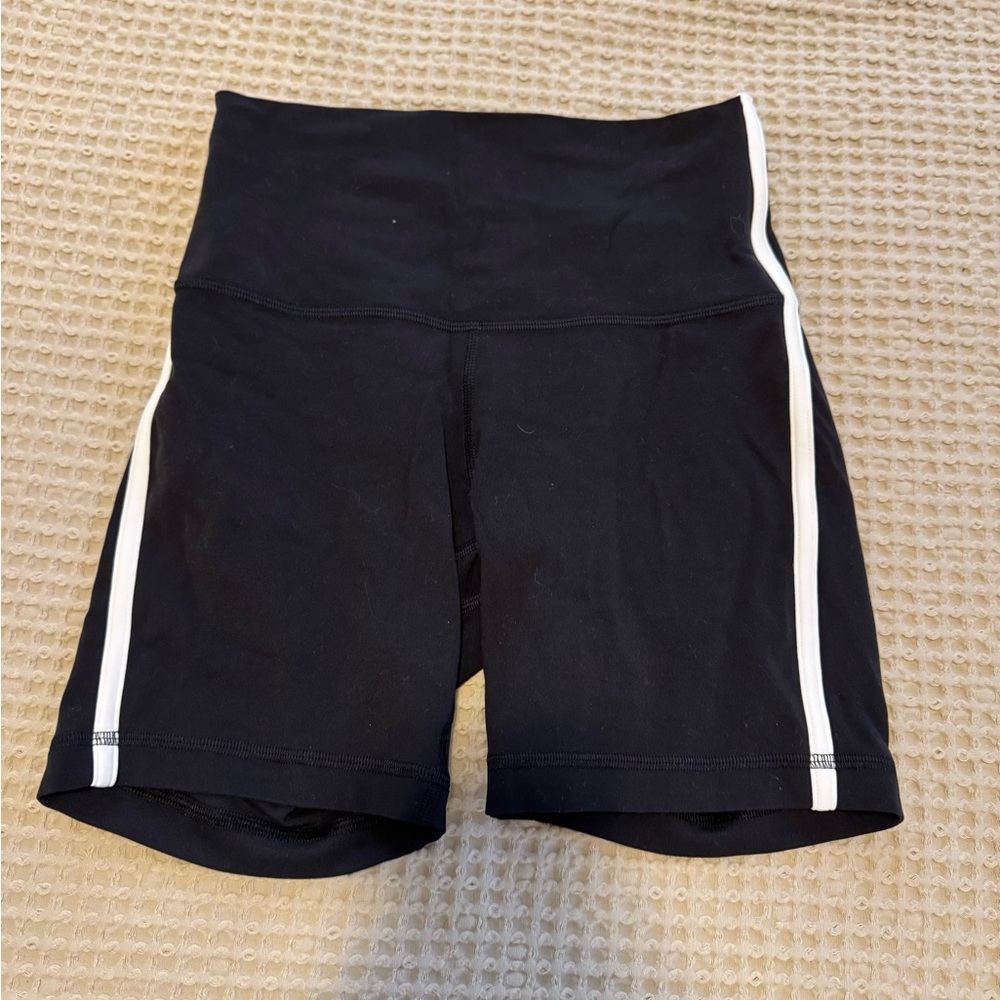 Lulu align 6 in shorts